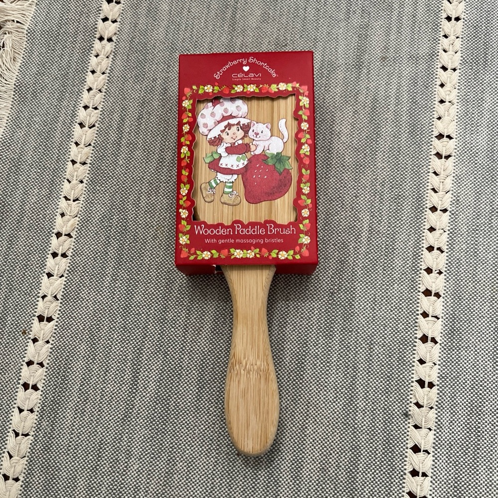 Strawberry Shortcake Wooden Paddle Brush New